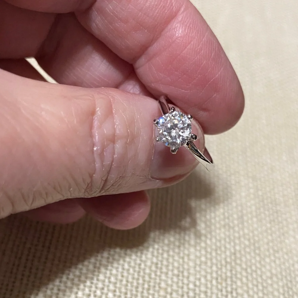 Six prong cubic zirconia silver metal ring size 6 3/4